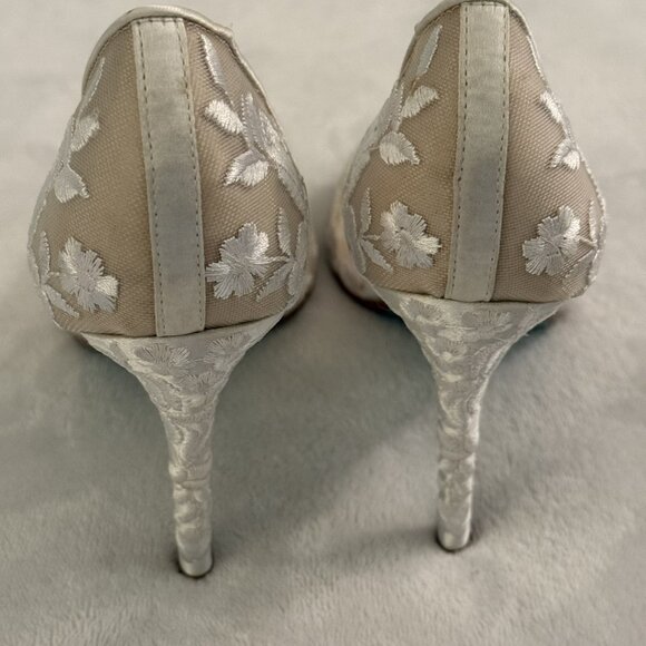 Betsey Johnson Adley Embroidered Evening Bridal Wedding Pumps Size 7.5 Ivory - Picture 7 of 16